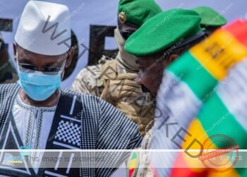 Échange entre Col. Assimi Goita et Dr Choguel Kokala Maiga après le défilé militaire