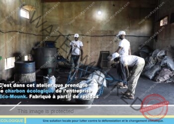 À Bamako, le charbon renaît des déchets